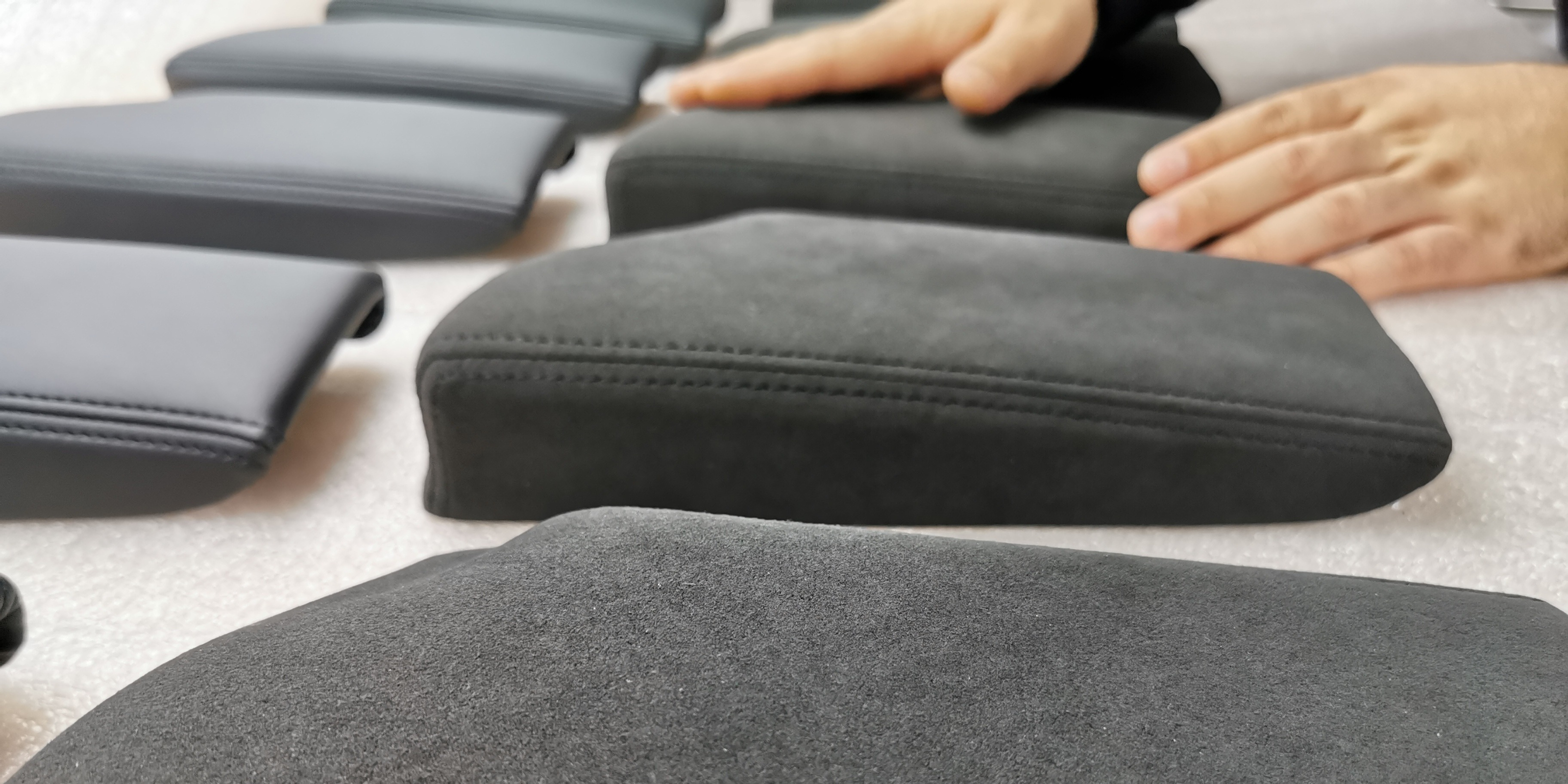 Erlebe Traktorfahren auf einem neuen Niveau mit ReeKOV - hochwertige Armlehnen für höchsten Komfort.