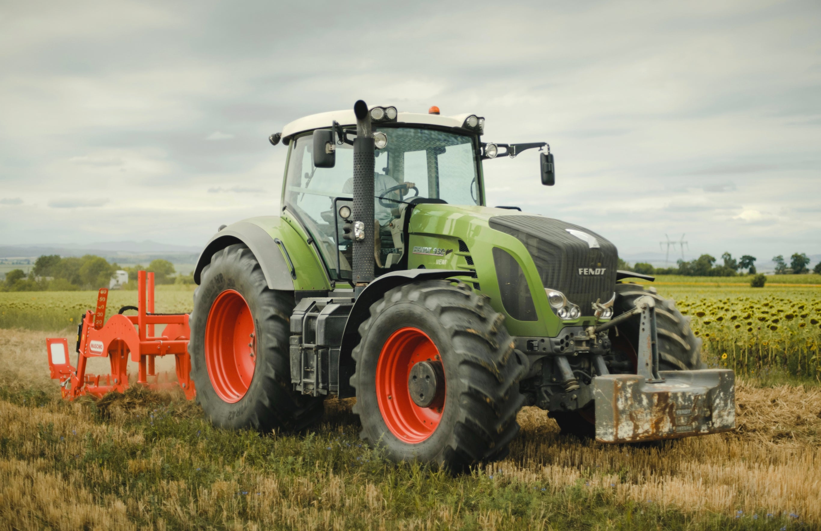 Hol dir den Komfort, den du verdienst - mit ReeKOV Traktor Armlehnen und einer problemlosen Installation.