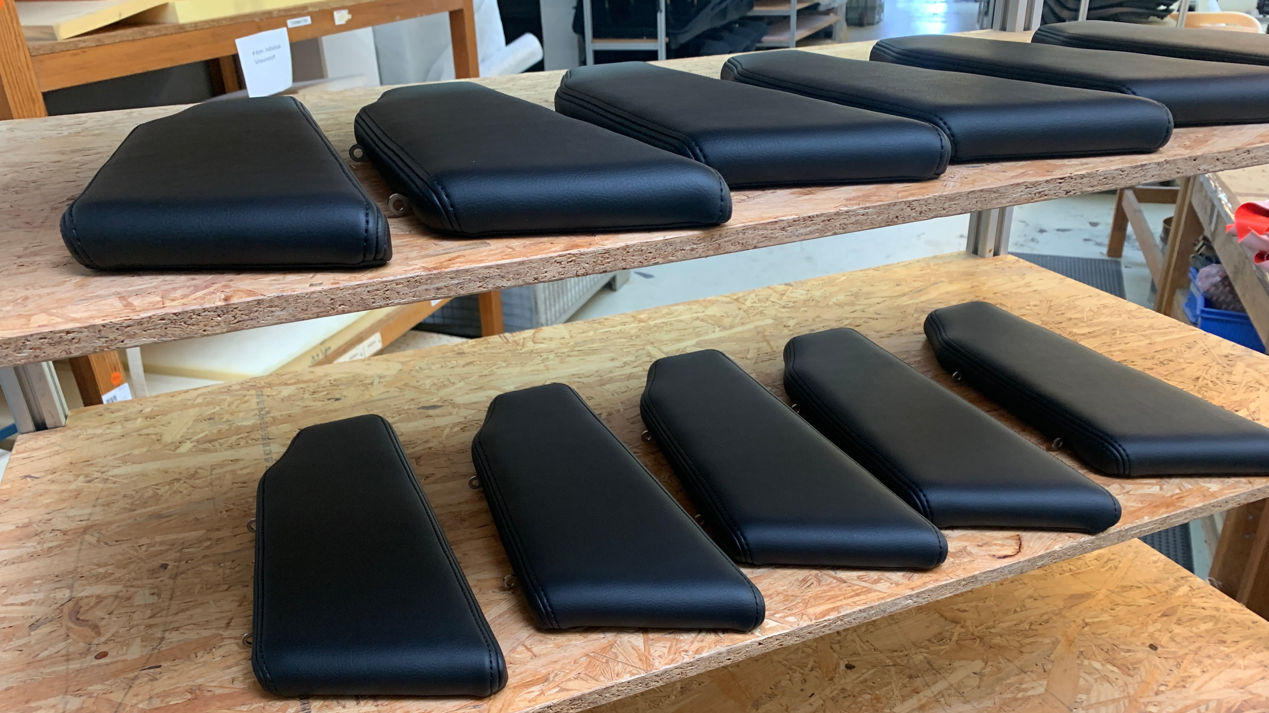 VEREINBARE NOCH HEUTE EIN GESPRÄCH UND WERDE UNSER B2B-PARTNER! Treten Sie mit uns in Kontakt, um die spannenden Möglichkeiten einer Partnerschaft mit ReeKOV zu erkunden. Gemeinsam können wir den Traktorkomfort revolutionieren und die Standards der Landwirtschaft erhöhen. Vereinbaren Sie noch heute ein Gespräch, um Teil dieser aufregenden Reise zu werden.