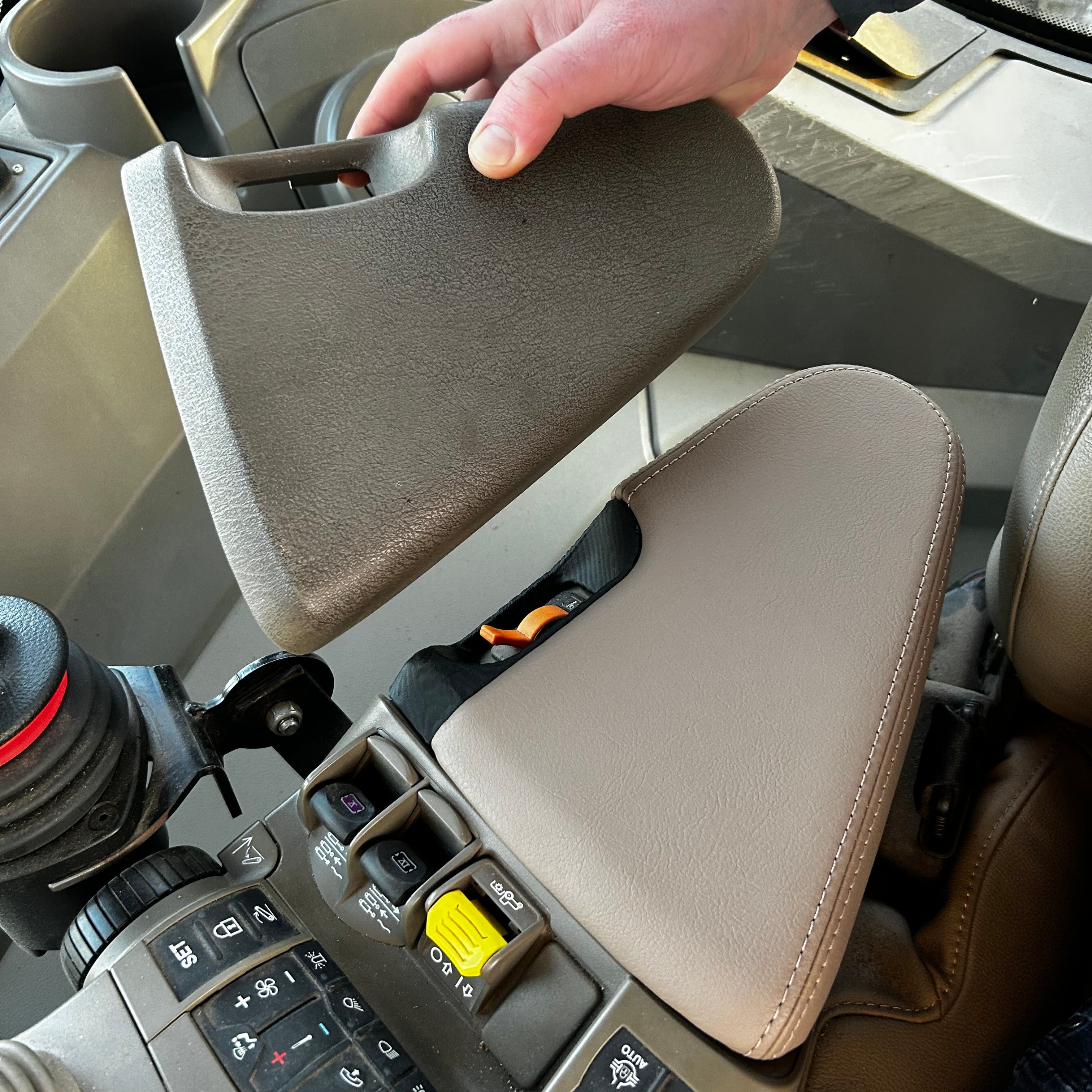 ALJ2 - JOHN DEERE 8R Command